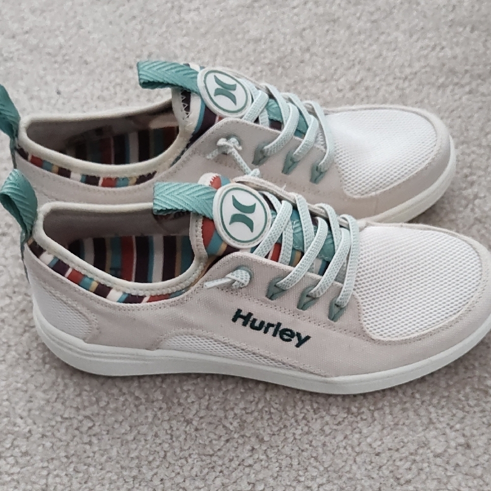 Hurley Casual Shoes with Mint and Patterned Details - Picture 4 of 5